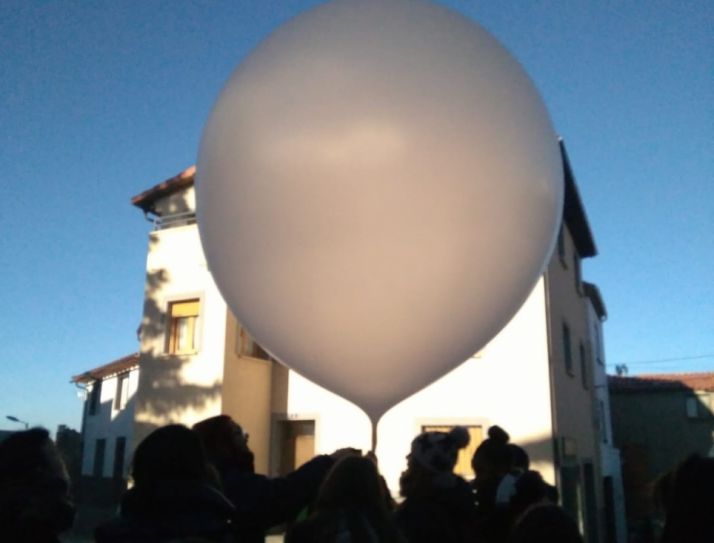 Imágenes del lanzamiento de los globos estratosféricos.