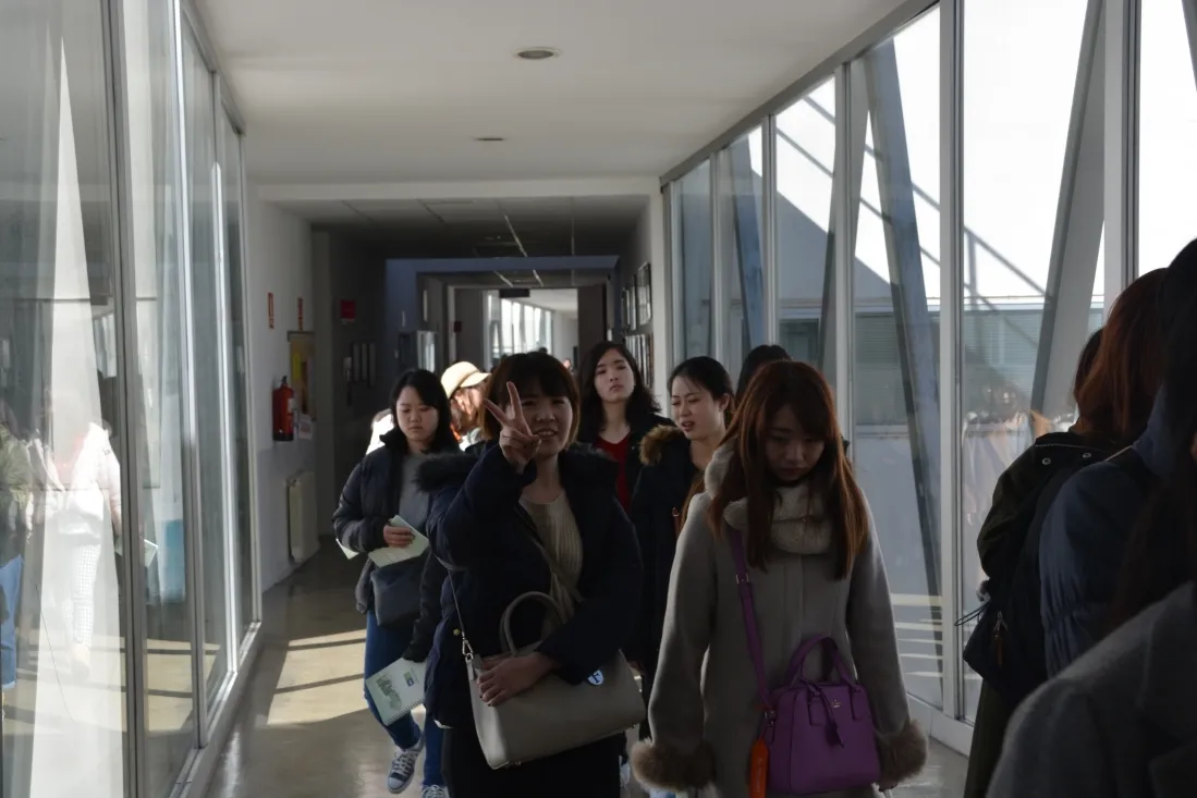 Foto 11 - Las universitarias japonesas de Nutrici&oacute;n se interesan por el Campus