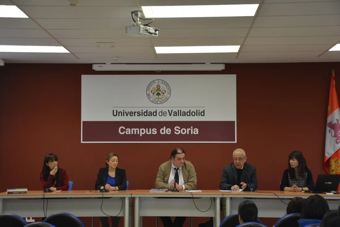 Foto 9 - Las universitarias japonesas de Nutrici&oacute;n se interesan por el Campus