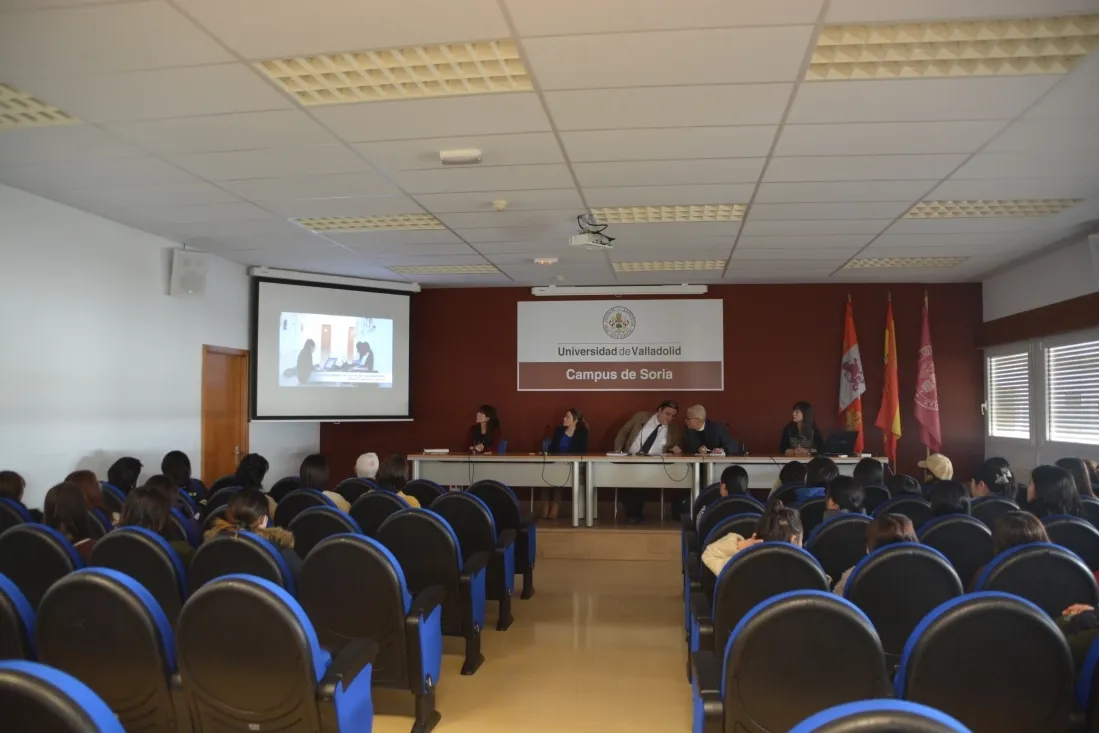 Foto 7 - Las universitarias japonesas de Nutrici&oacute;n se interesan por el Campus