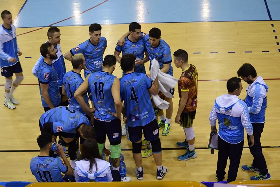 Foto 9 - El R&iacute;o Duero logra dos puntos important&iacute;simos en un encuentro &eacute;pico ante el Vecindario (3-2)