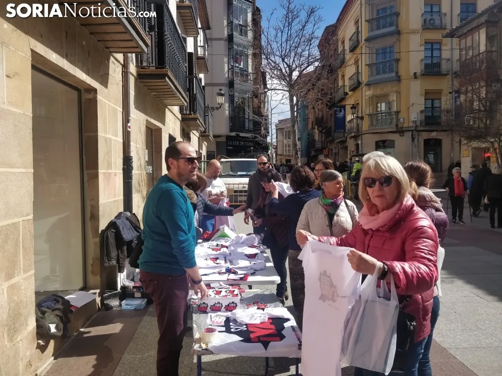 El puesto de Soria Ya repleto durante toda la mañana. 
