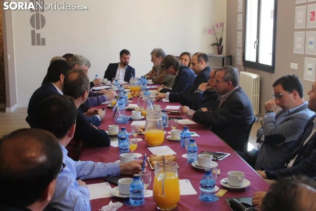 Foto 8 - Tudanca promete &ldquo;m&aacute;s medidas y m&aacute;s financiaci&oacute;n&rdquo; y &ldquo;menos fotos&rdquo; contra la despoblaci&oacute;n