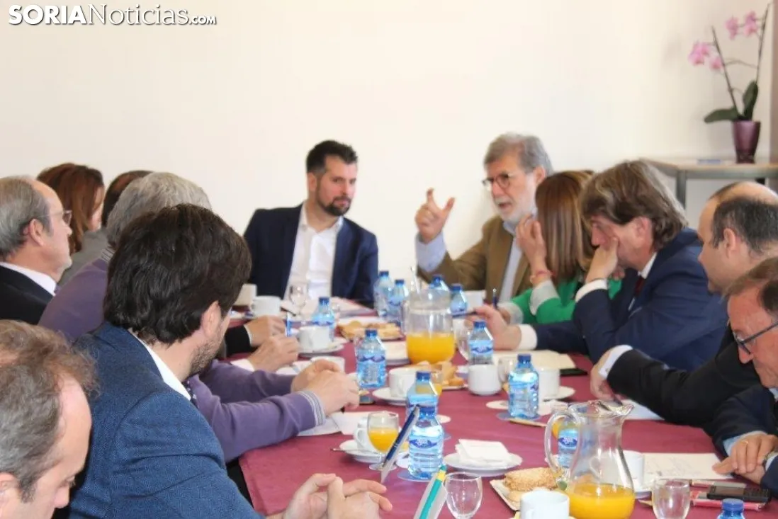 Foto 7 - Tudanca promete &ldquo;m&aacute;s medidas y m&aacute;s financiaci&oacute;n&rdquo; y &ldquo;menos fotos&rdquo; contra la despoblaci&oacute;n