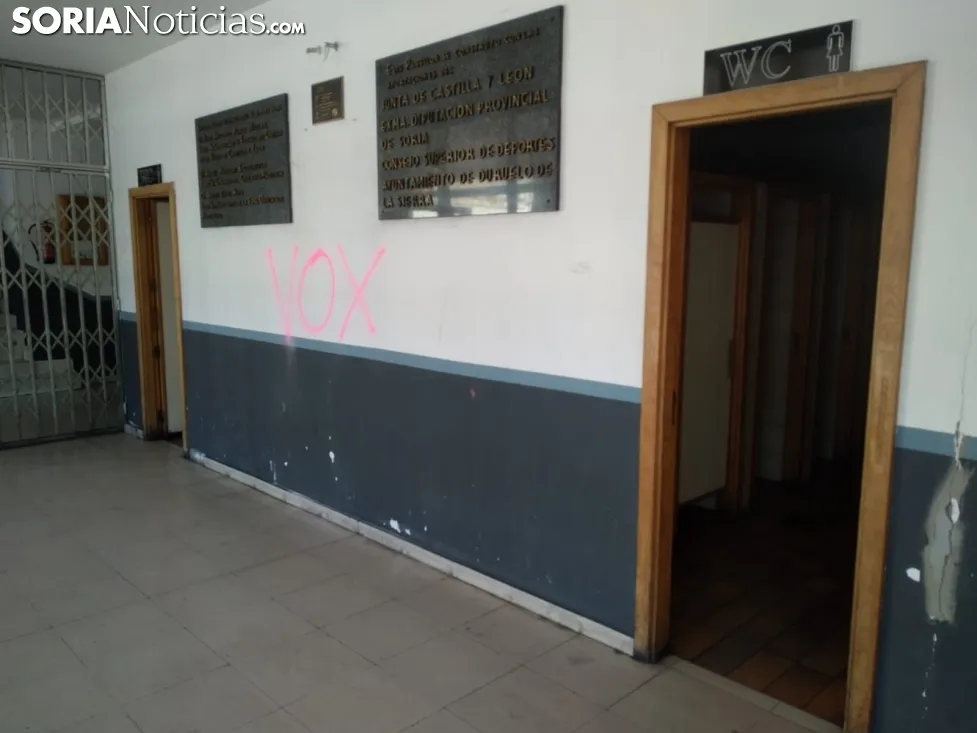 Imagen de las pintadas en el edificio. /SN