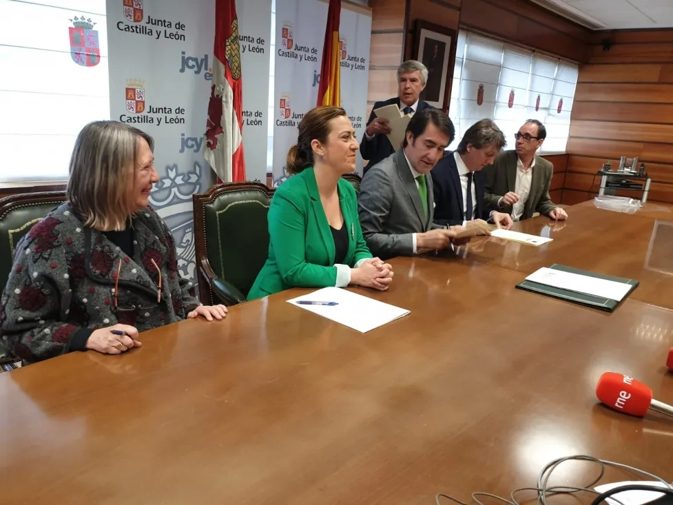 Foto 2 - Se firma el convenio para la construcci&oacute;n de la nueva depuradora en Soria 