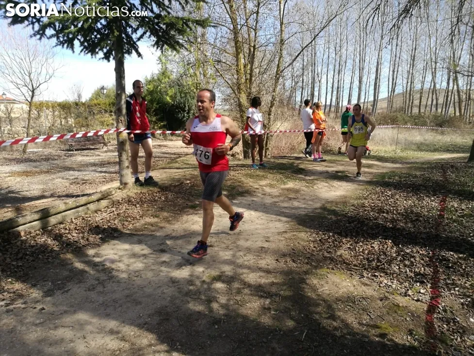 Foto 2 - Fiesta del atletismo inclusivo en San Esteban de Gormaz