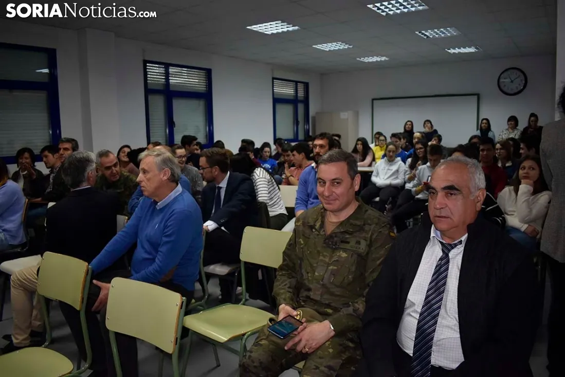 El IES Castilla conecta por videoconferencia con la Antártida