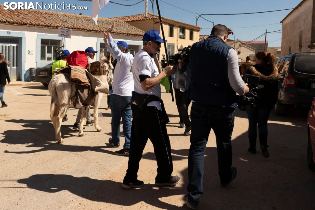 Foto 7 - FOTOS Y VIDEO: Raimundo Mart&iacute;nez y Margarita ya caminan hacia el Ave 
