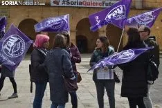 UGT y CCOO se concentran por la igualdad efectiva. 
