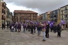 UGT y CCOO se concentran por la igualdad efectiva. 