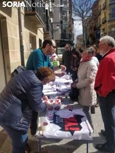 El puesto de Soria Ya repleto durante toda la mañana. 
