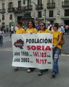 Foto 3 - As&iacute; fue la manifestaci&oacute;n de la Soria Ya y Teruel Existe en Madrid en 2003
