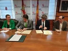 Foto 3 - Se firma el convenio para la construcci&oacute;n de la nueva depuradora en Soria 