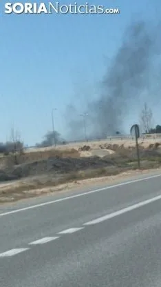 El humo es visible desde la carretera y desde la capital. SN