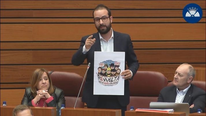 Hernández, en su intervención esta tarde en el Parlamento regional. 