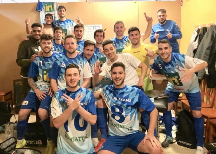 Celebración del Calasanz en el Abel Antón, en los vestuarios del Tardelcuende. CD Calasanz