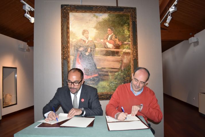 El presidente de la Diputación, Luis Rey, y el presidente de la Federación Española de Casas Regionales de Soria, Javier Muñoz, han suscrito esta mañana el convenio de colaboración entre ambas instituciones para la celebración de la XXVI edición del Encue