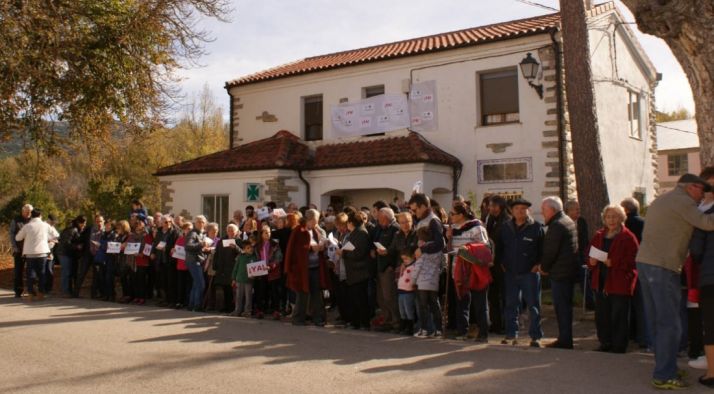 Vecinos de Tierras Altas en una de las concentraciones por la farmacia. 