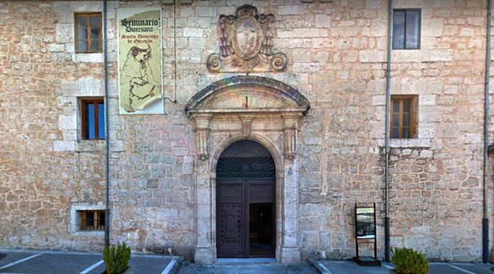 Entrada principal del Seminario diocesano. 