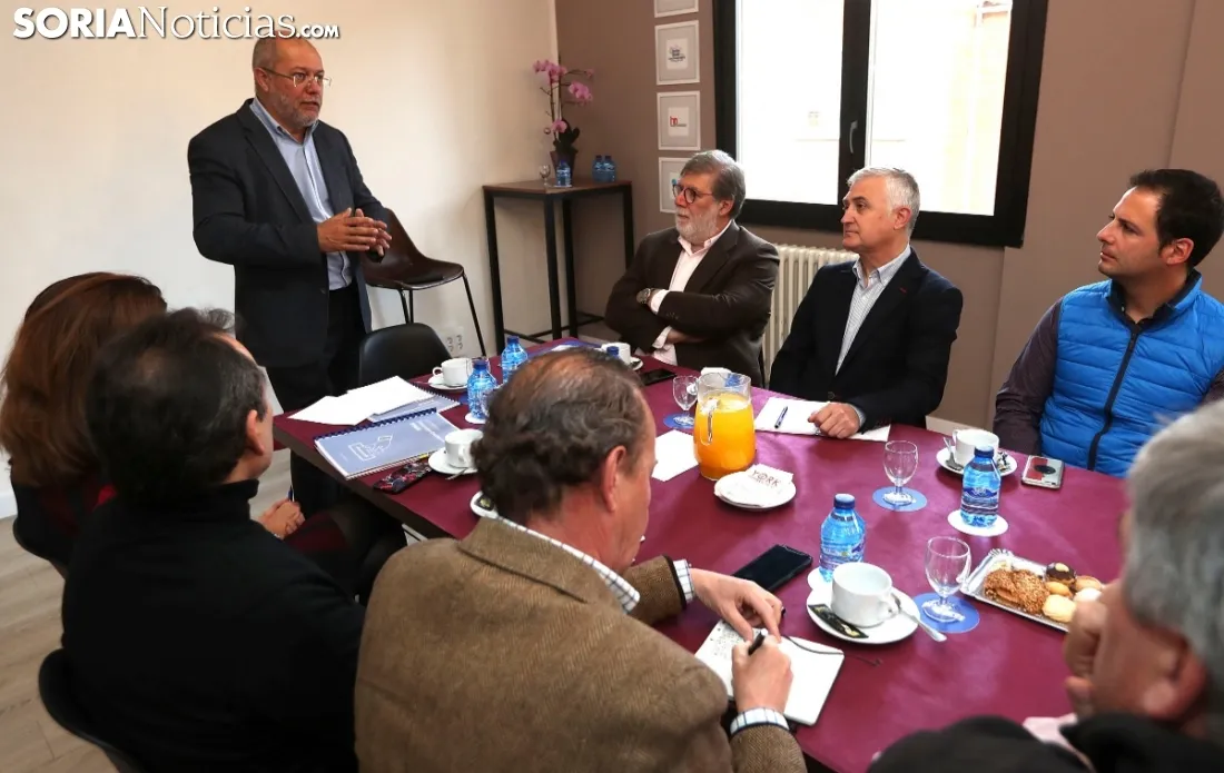 Francisco Igea participa en los Desayunos de FOES.