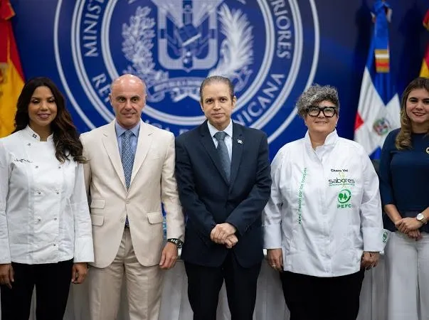 Foto 2 - La chef agrede&ntilde;a Charo Val, en el encuentro 'Hablemos de Gastronom&iacute;a' en Rep&uacute;blica Dominicana