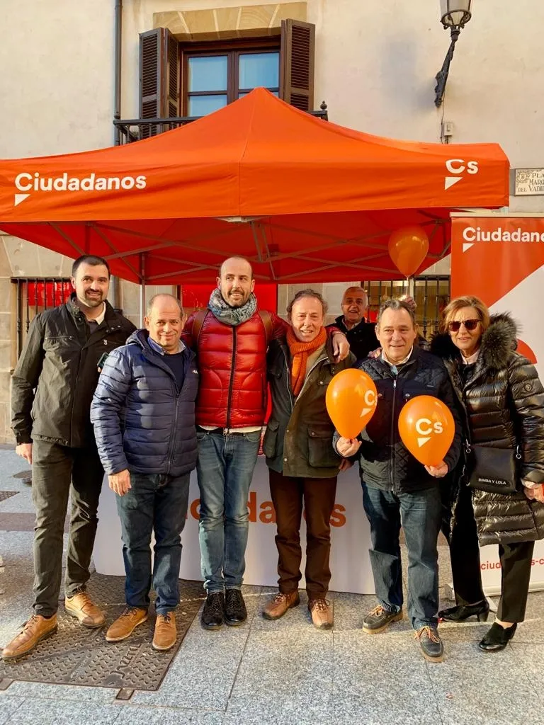 Foto 2 - GALER&Iacute;A: M&uacute;sica, hinchables, globos y caramelos para esperar a la Jornada de Reflexi&oacute;n
