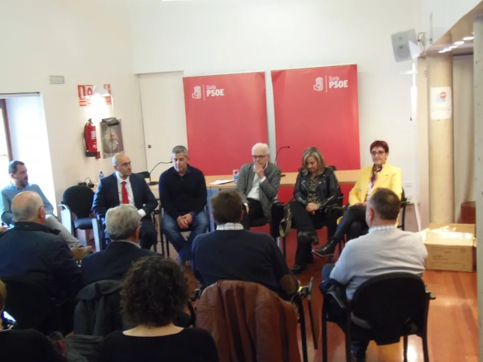 Foto 2 - El PSOE propone medidas para eliminar el d&eacute;ficit de profesionales sanitarios 