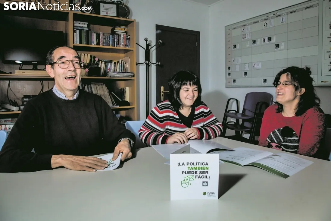 lvira, Matías y Minerva charlan sobre las posibilidades ante el 28A. Carmen de Vicente