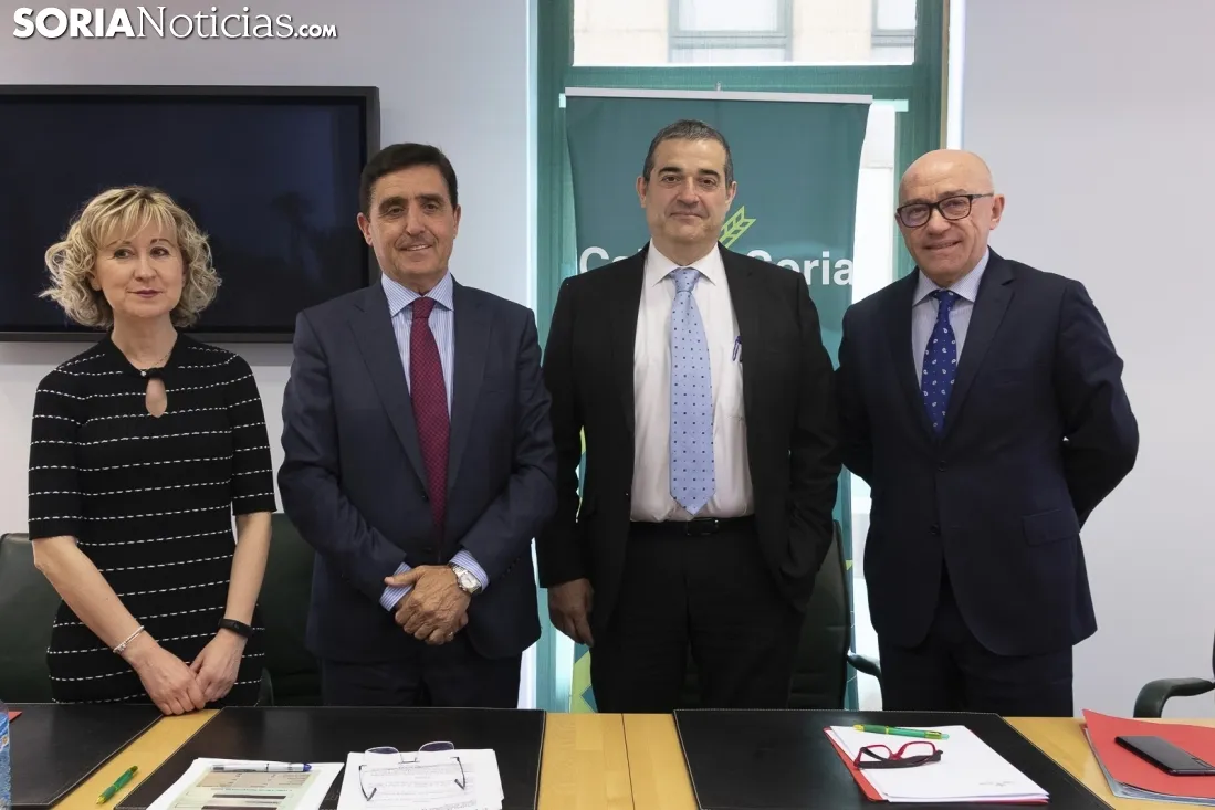 Firma de convenios entre Caja Rural y La Cámara. /Jasmín Malvesado