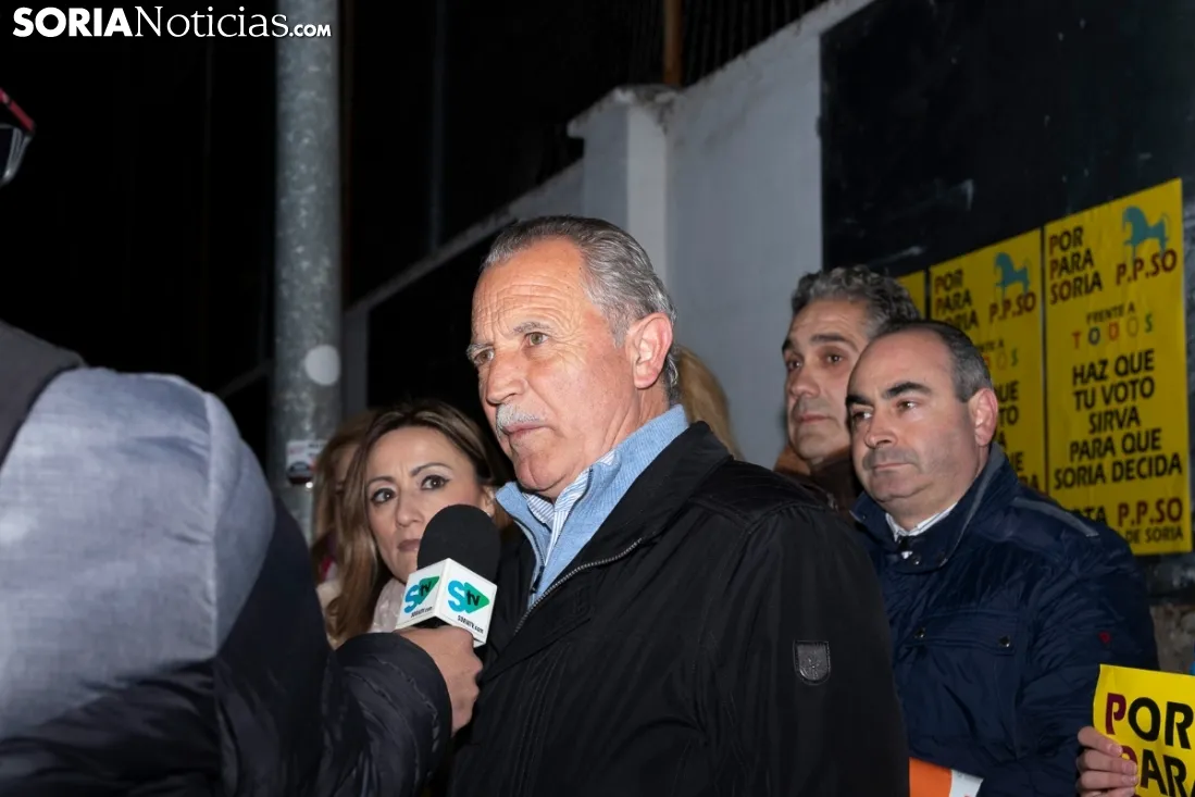 Pegada de carteles. /Jasmín Malvesado