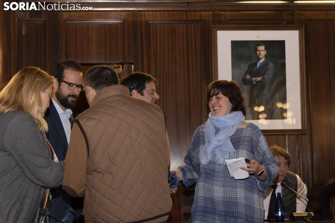 Sonrisas en el consistorio soriano tras el 28A. /Jasmín Malvesado
