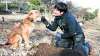 Una recolectora con su perro tras 'cazar' una trufa. /SN