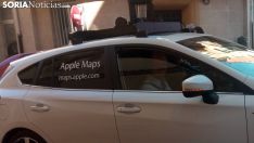 El automóvil de Apple Maps recorriendo las calles del Calaverón. /SN