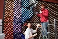 Foto 7 - 2.500 latas para elaborar un mural en el Centro C&iacute;vico B&eacute;cquer