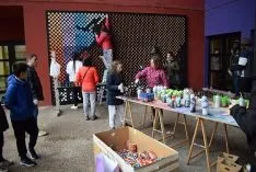 Foto 4 - 2.500 latas para elaborar un mural en el Centro C&iacute;vico B&eacute;cquer