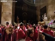 Foto 23 - Fotos y v&iacute;deos: La lluvia obliga a Las Ca&iacute;das a celebrar su V&iacute;a Crucis en San Pedro