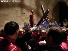 Foto 34 - Fotos y v&iacute;deos: La lluvia obliga a Las Ca&iacute;das a celebrar su V&iacute;a Crucis en San Pedro