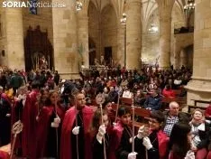 Foto 16 - Fotos y v&iacute;deos: La lluvia obliga a Las Ca&iacute;das a celebrar su V&iacute;a Crucis en San Pedro