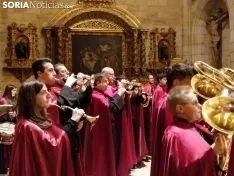 Foto 32 - Fotos y v&iacute;deos: La lluvia obliga a Las Ca&iacute;das a celebrar su V&iacute;a Crucis en San Pedro