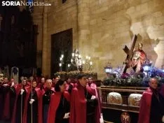 Foto 26 - Fotos y v&iacute;deos: La lluvia obliga a Las Ca&iacute;das a celebrar su V&iacute;a Crucis en San Pedro