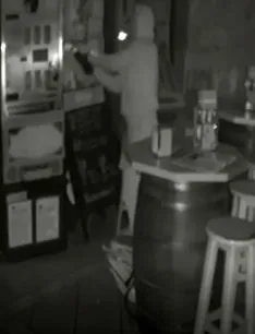 Imagen captada por una de las cámaras de seguridad en uno de los establecimientos asaltados. /GC