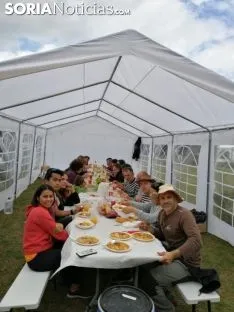 Un grupo de amigos este sábado en la romería. /SN