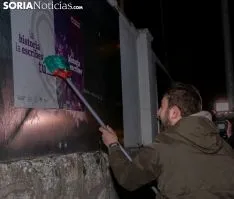 Pegada de carteles. /Jasmín Malvesado