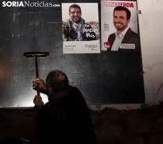 Pegada de carteles. /Jasmín Malvesado