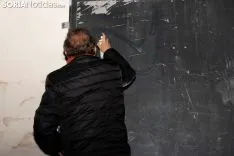 Pegada de carteles. /Jasmín Malvesado