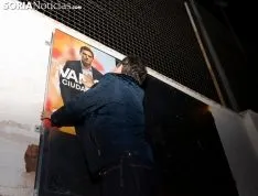 Pegada de carteles. /Jasmín Malvesado