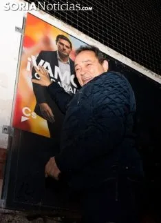 Pegada de carteles. /Jasmín Malvesado