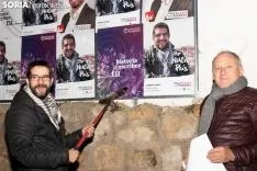 Pegada de carteles. /Jasmín Malvesado