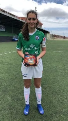 Foto 4 - El San Jos&eacute; Femenino de f&uacute;tbol levanta su primera copa al ganar el torneo Carnaval El Paso en La Palma